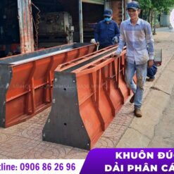 mua-khuon-thep-duc-dai-phan-cach-tai-tphcm