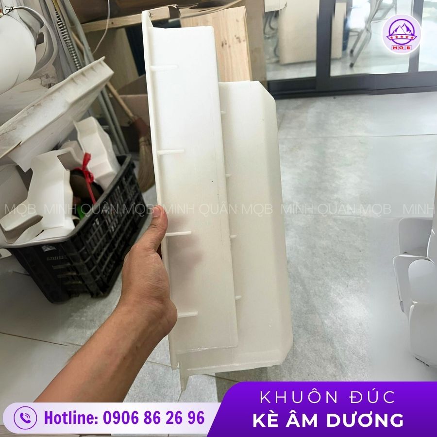 khuon-duc-gach-co-go-am-duong