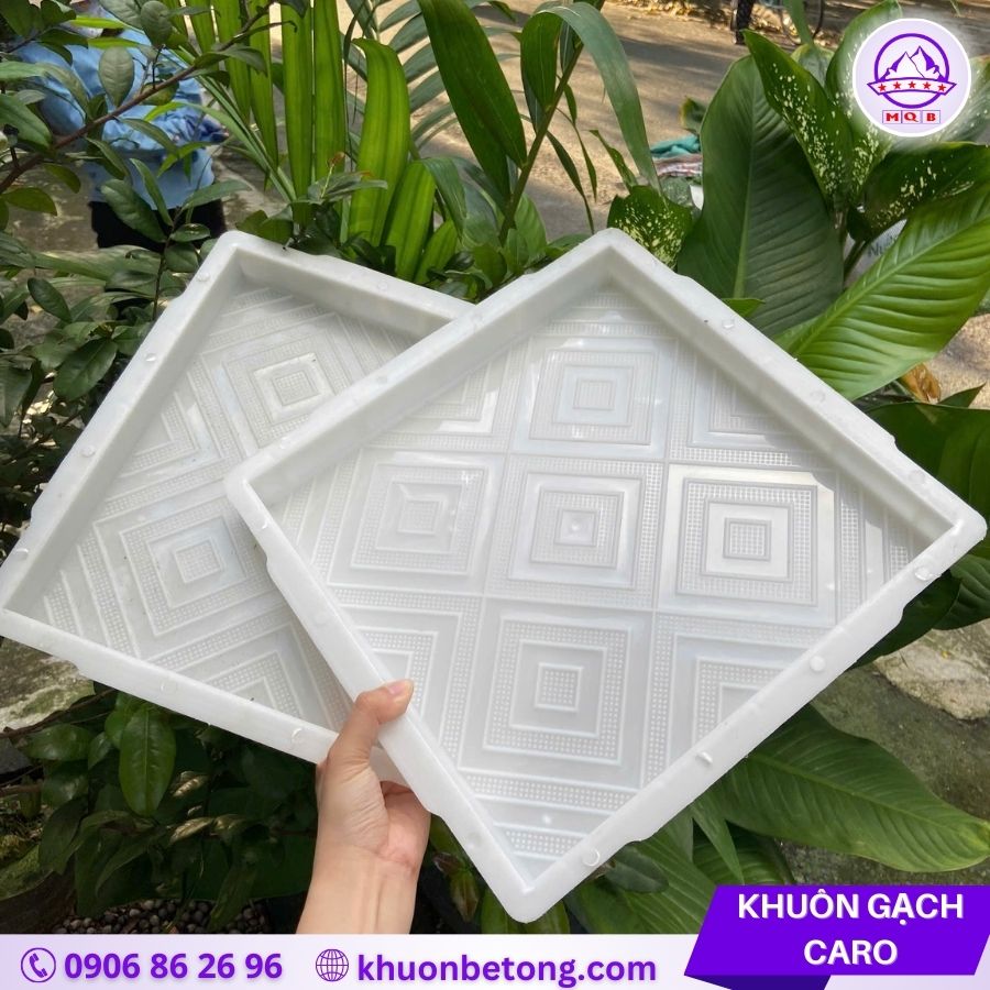 khuon-gach-caro-lat-san-vuon