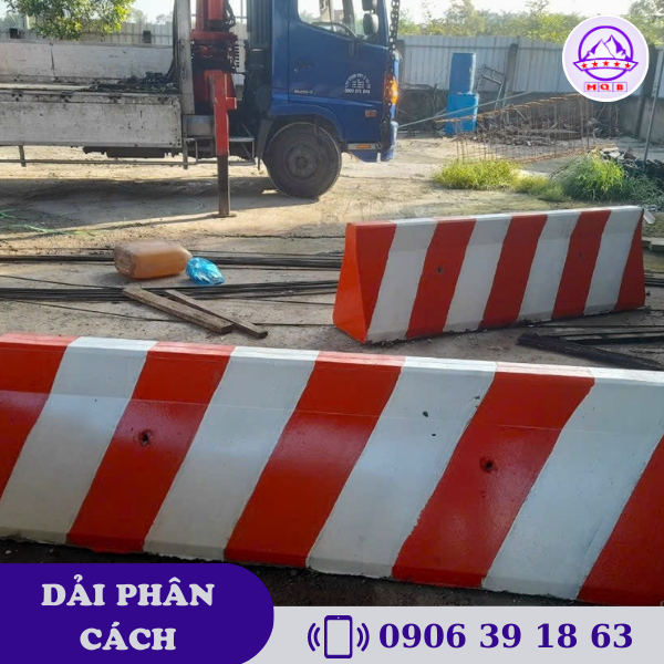 dải phân cách đúc sẵn