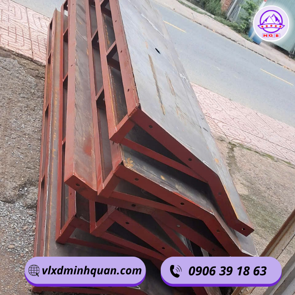 xưởng gia công khuôn đúc dải phân cách 2m
