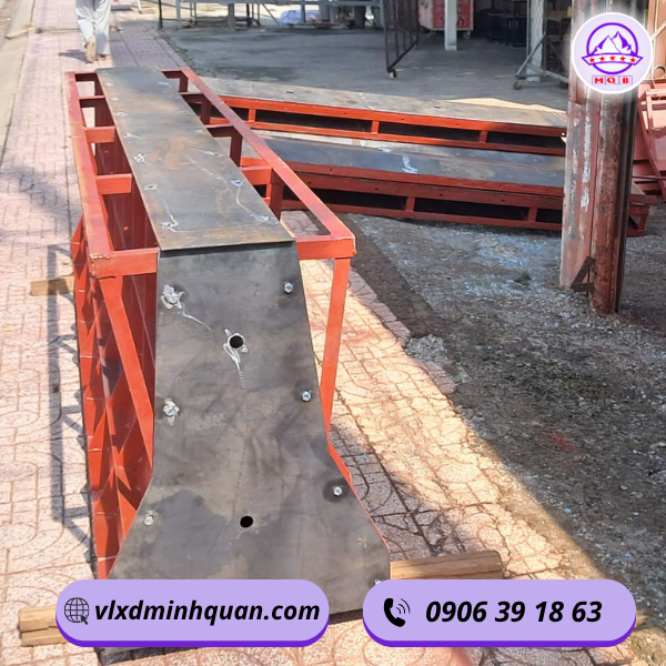 xưởng gia công khuôn đúc dải phân cách 2m tại long an