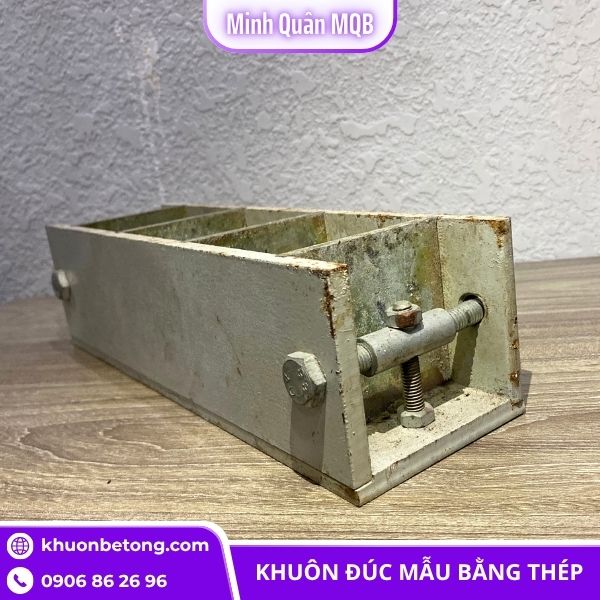 Khuôn đúc mẫu thép ba ngăn
