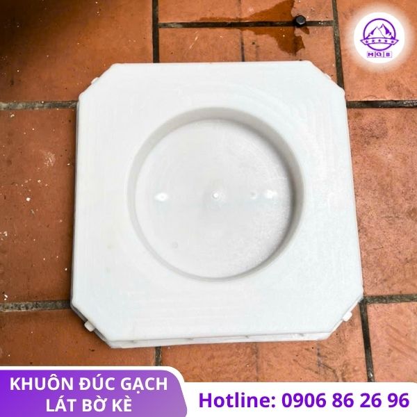 Khuôn gạch trồng cỏ bờ kè