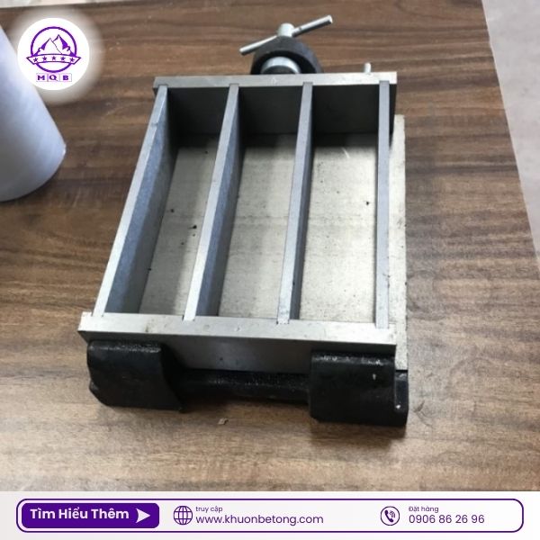 Khuôn uốn-nén vữa xi măng