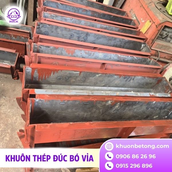 Khuôn bó vỉa 23x26x100cm bằng thép