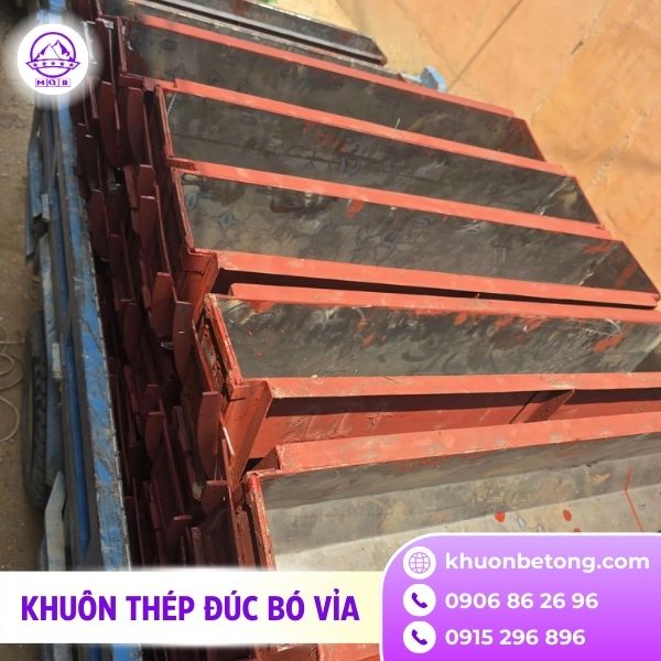 Khuôn thép đúc bó vỉa