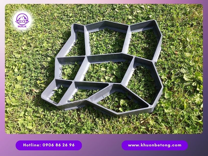 Khuôn đúc gạch sân vườn