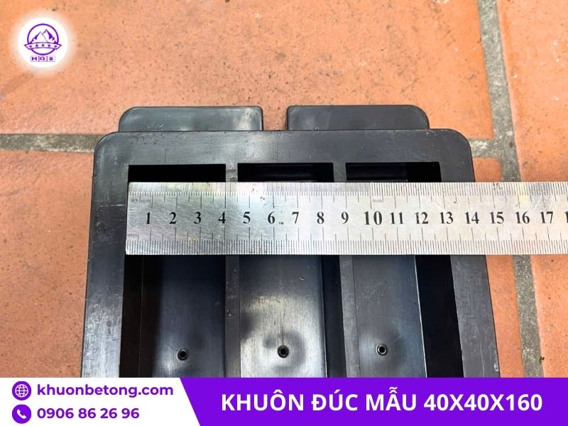 Khuôn đúc mẫu phổ biến ba ngăn