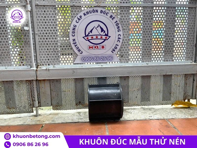 Khuôn nhựa đúc mẫu 15x15cm bằng nhựa