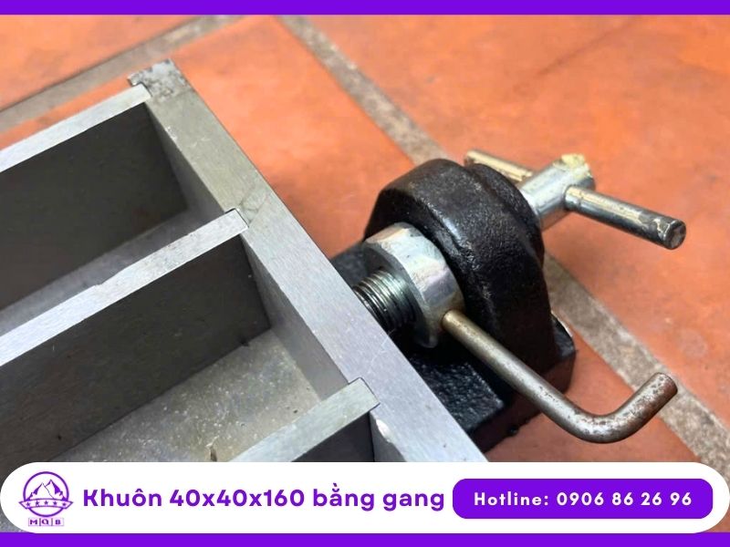 Khuôn 40x40x160mm bằng gang đúc mẫu xi măng