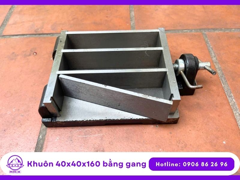 Khuôn 40x40x160mm bằng gang ba ngăn