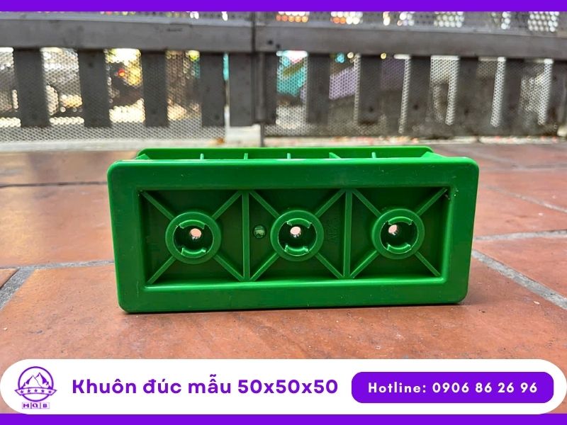 Khuôn đúc mẫu nhựa ba ngăn thí nghiệm bê tông