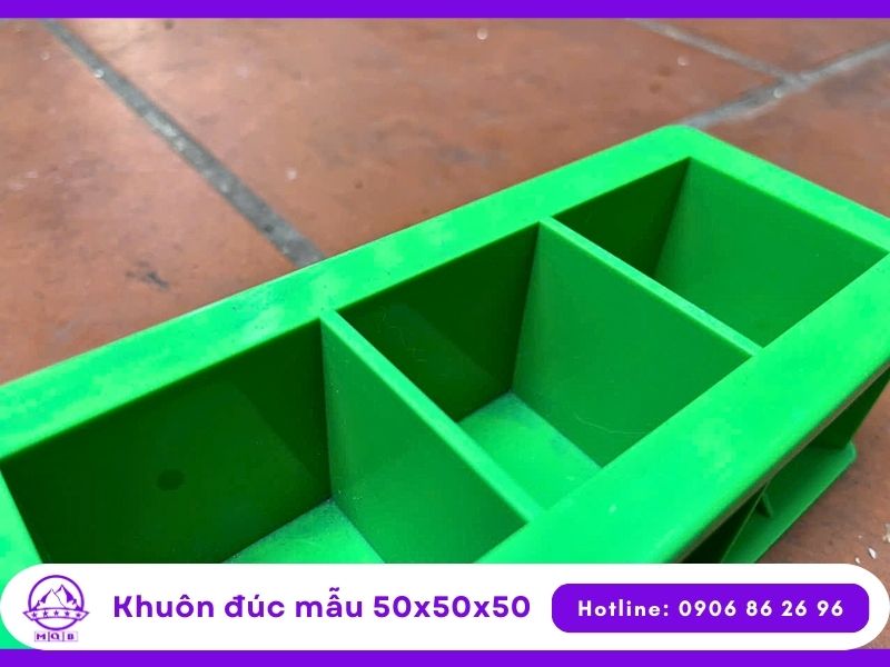 Khuôn đúc mẫu nhựa ba ngăn
