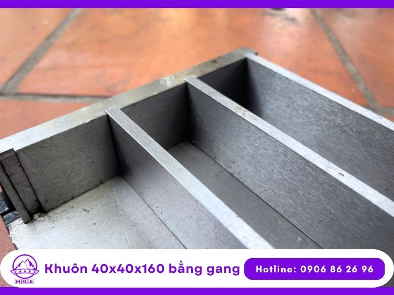 Khuôn đúc mẫu ba ngăn