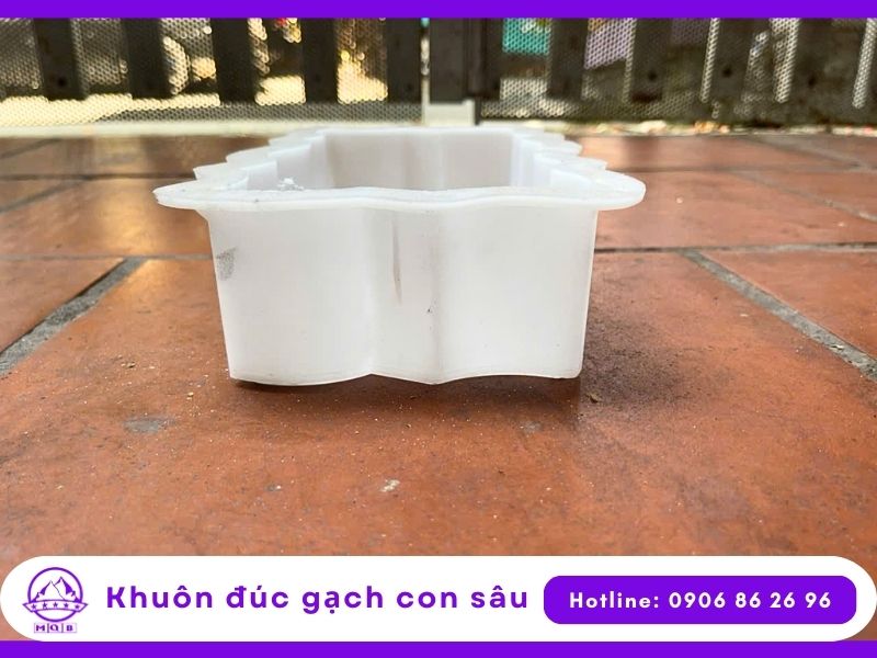 Khuôn đúc gạch vỉa hè con sâu