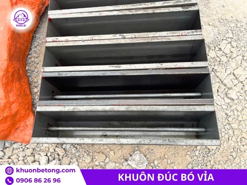 Khuôn thép đúc bó vỉa hè cao cấp