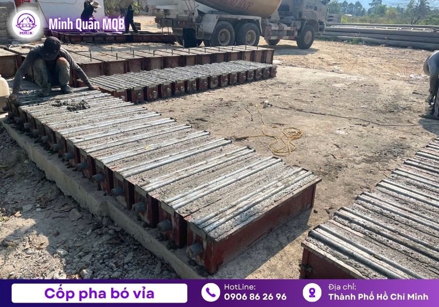Khuôn đúc bó vỉa lắp ghép