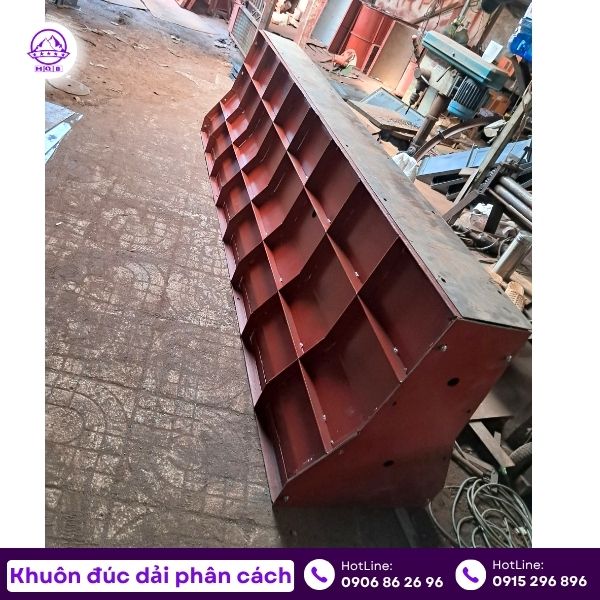 Cốp pha thép dải phân cách chất lượng