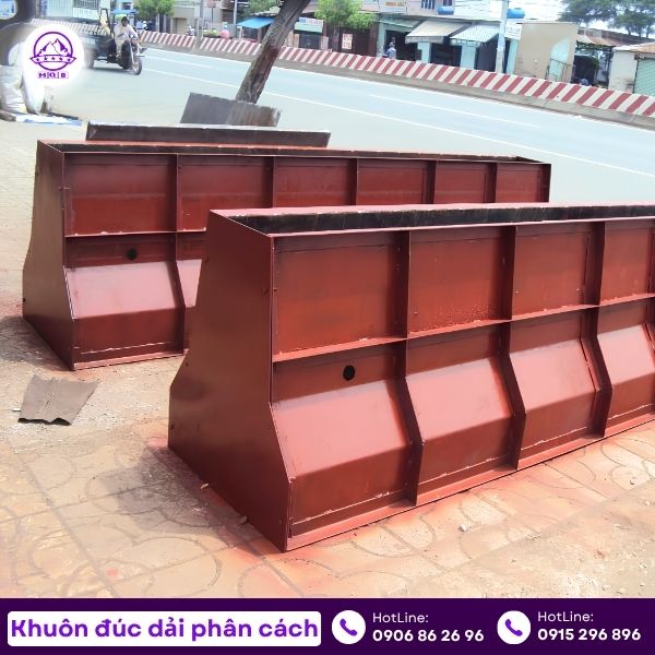 Cốp pha thép dải phân cách