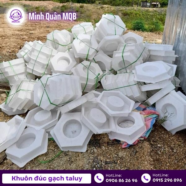 Khuôn gạch lục giác có lỗ