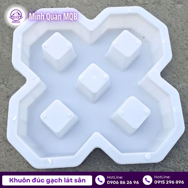 Khuôn gạch trồng cỏ ô vuông bằng nhựa