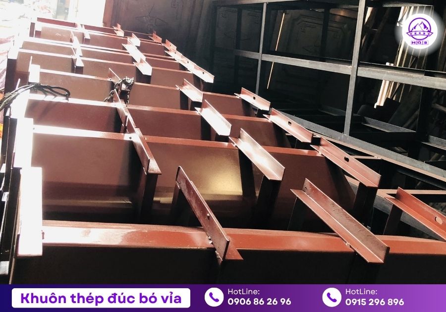 Khuôn thép đúc bó vỉa giá rẻ