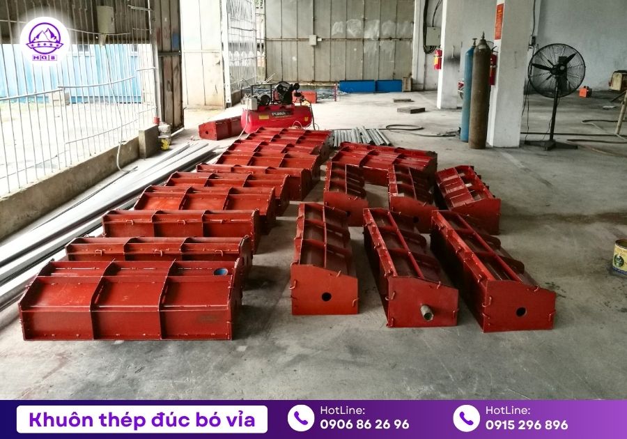 Khuôn thép đúc bó vỉa