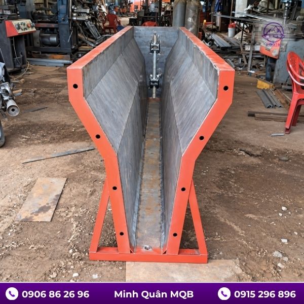Cốp pha dải phân cách 2m bằng thép