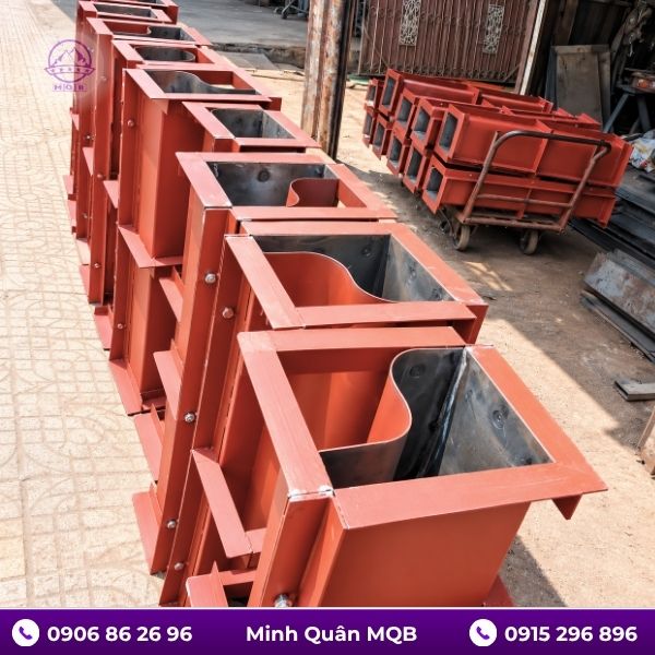Khuôn đúc bó vỉa đường