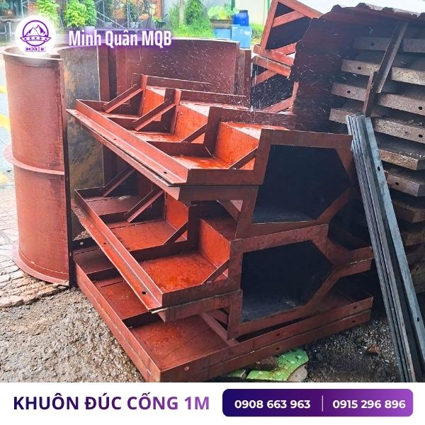 Ván khuôn đúc bó vỉa bằng thép