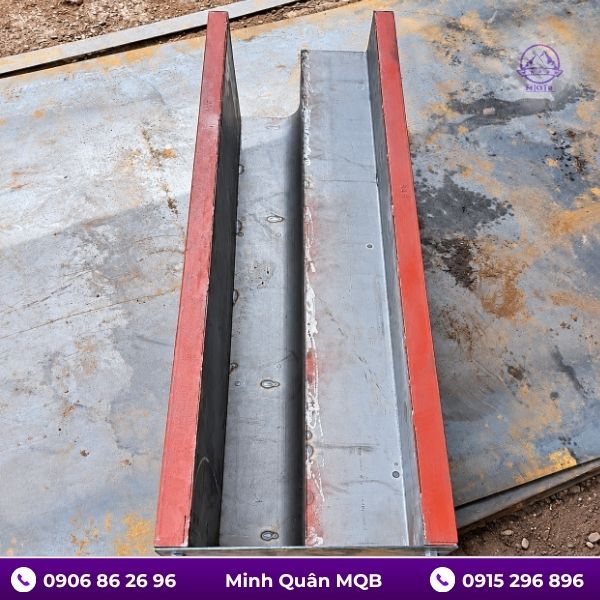 Ván khuôn đúc bó vỉa cao cấp