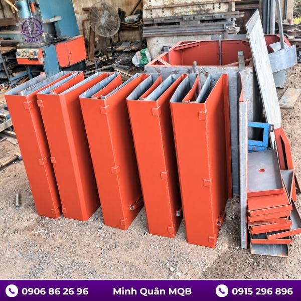 Ván khuôn đúc bó vỉa